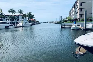 801 River Point Dr, Naples, FL 34102 - Photo 7