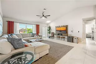 204 SW 28th St, Cape Coral, FL 33914 - Photo 9