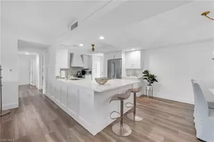 400 Park Shore Dr, Naples, FL 34103 - Photo 9