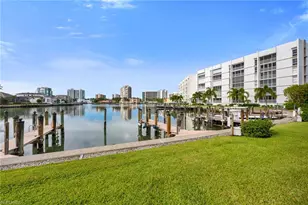 400 Park Shore Dr, Naples, FL 34103 - Photo 19