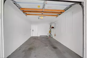 209 Robin Hood Cir, Naples, FL 34104 - Photo 17