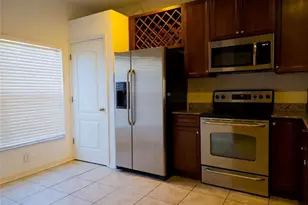 1044 Sleepy Oak Dr, Zephyrhills, FL 33543 - Photo 3