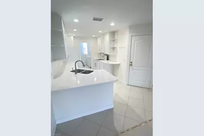 5549 Cove Cir, Naples, FL 34119 - Photo 9