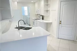 5549 Cove Cir, Naples, FL 34119 - Photo 9