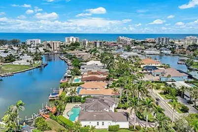 384 Mooringline Dr, Naples, FL 34102 - Photo 27