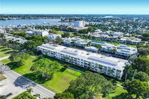 610 Broad Ave S, Naples, FL 34102 - Photo 17