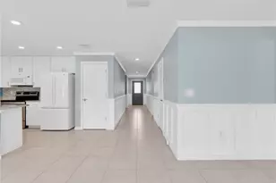 731 Hadley Pl W, Naples, FL 34104 - Photo 11