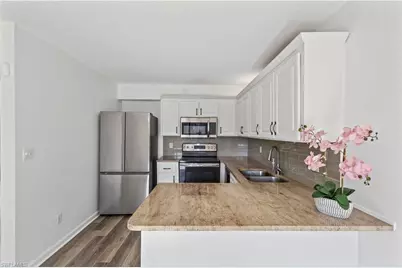 4001 Sandlewood Ln #4, Fort Myers, FL 33907 - Photo 7