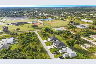 847 Duplex St E, Lehigh Acres, FL 33974 - Photo 27