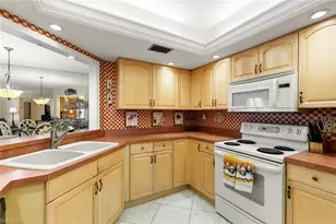 592 Beachwalk Cir, Naples, FL 34108 - Photo 7