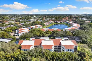 592 Beachwalk Cir, Naples, FL 34108 - Photo 27