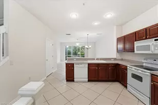 1059 Albany Ct, Naples, FL 34105 - Photo 9