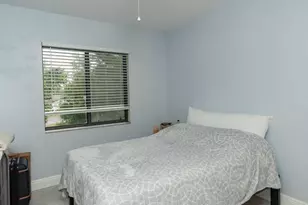 1480 Green Valley Cir, Naples, FL 34104 - Photo 5