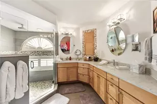 571 Beachwalk Cir, Naples, FL 34108 - Photo 9