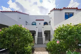 571 Beachwalk Cir, Naples, FL 34108 - Photo 13