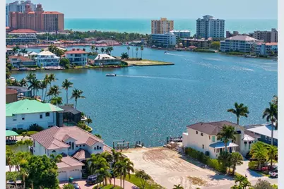 348 Lagoon Ave, Naples, FL 34108 - Photo 1