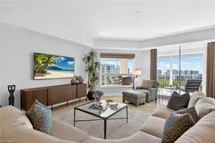 295 Grande Way, Naples, FL 34110 - Photo 5