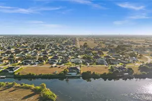 828 NE 6th Ave, Cape Coral, FL 33909 - Photo 47