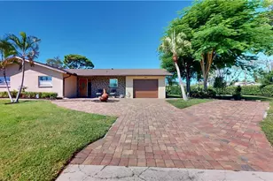 27514 Playa Del Rey Ln, Bonita Springs, FL 34135 - Photo 31