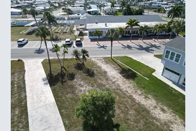 11210 Bayside Ln, Fort Myers Beach, FL 33931 - Photo 3