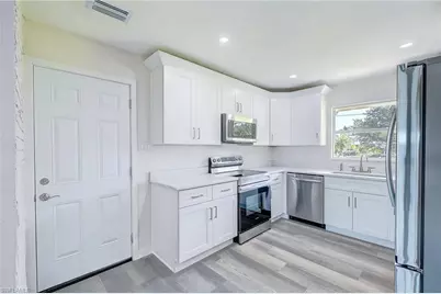 4867 E Riverside Dr, Fort Myers, FL 33905 - Photo 5