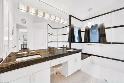 1335 Old Oak Ln, Naples, FL 34110 - Photo 7