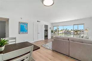 300 Park Shore Dr, Naples, FL 34103 - Photo 9