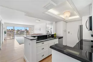 300 Park Shore Dr, Naples, FL 34103 - Photo 11