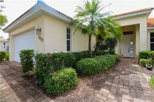 3927 Aurora Ct, Naples, FL 34116 - Photo 3