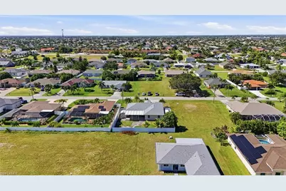 4421 SW 14th Pl, Cape Coral, FL 33914 - Photo 7