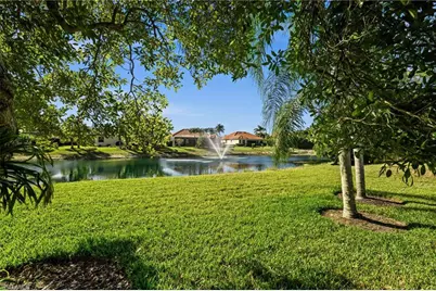 945 Moon Lake Dr, Naples, FL 34104 - Photo 3