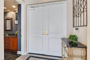 909 10th St S, Naples, FL 34102 - Photo 13