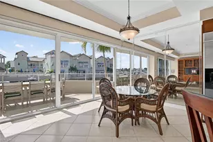 909 10th St S, Naples, FL 34102 - Photo 9