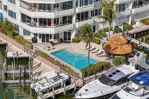 909 10th St S, Naples, FL 34102 - Photo 31