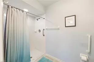 7360 Glenmoor Ln, Naples, FL 34104 - Photo 19