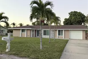 1015 Wilshire Dr, Fort Myers, FL 33919 - Photo 1