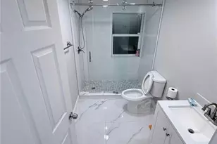 1015 Wilshire Dr, Fort Myers, FL 33919 - Photo 5