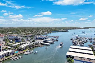 800 River Point Dr, Naples, FL 34102 - Photo 29