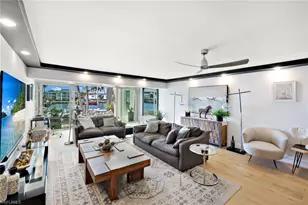 800 River Point Dr, Naples, FL 34102 - Photo 3