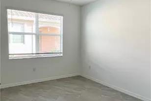 2057 Tamarron Ln, Naples, FL 34120 - Photo 11