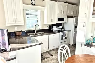 173 Redwood Ln, Naples, FL 34114 - Photo 9