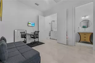 2499 Pine St, Naples, FL 34112 - Photo 11