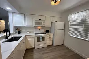 1025 Foxfire Ln, Naples, FL 34104 - Photo 3