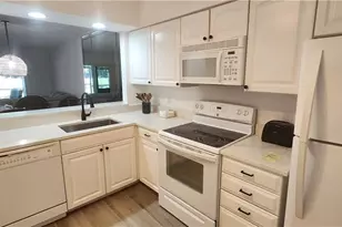 1025 Foxfire Ln, Naples, FL 34104 - Photo 9