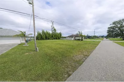 623 SW 22nd Ter, Cape Coral, FL 33991 - Photo 3