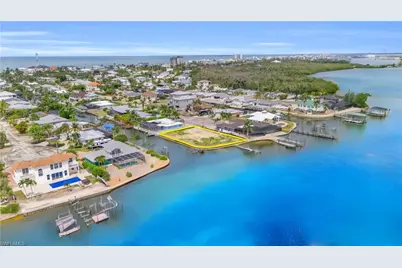 470 Madison Ct, Fort Myers Beach, FL 33931 - Photo 13