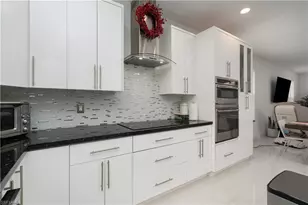 8271 Laurel Lakes Way, Naples, FL 34119 - Photo 9