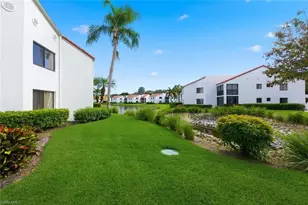 583 Beachwalk Cir, Naples, FL 34108 - Photo 19