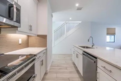 7565 Carnegie Way, Naples, FL 34119 - Photo 9