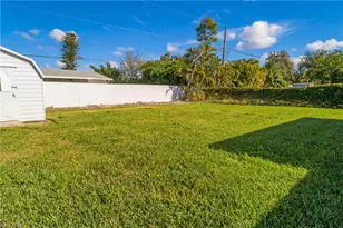 1125 Hilltop Dr, Naples, FL 34103 - Photo 21